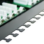 Patch panel de 24 RJ45 Cat.5e UTP 1U negro con organizador de cables para armario rack - RC04000 - 07
